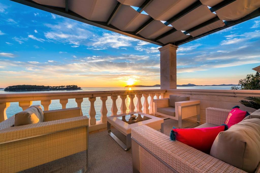 Luxurious Villa with Private Sea Access -Dubrovnik