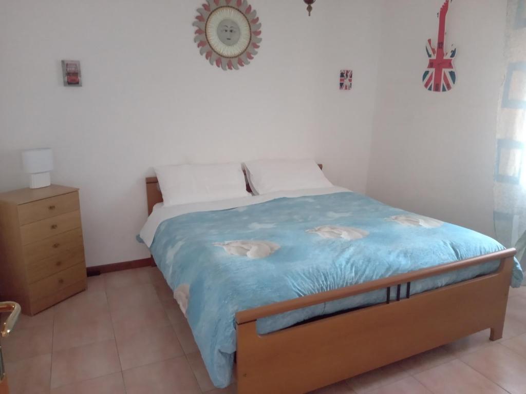 a bedroom with a bed and a clock on the wall at La Corte del Gavi in Bosio