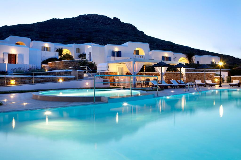 Bazén v ubytování Hotel Mediterranean nebo v jeho okolí