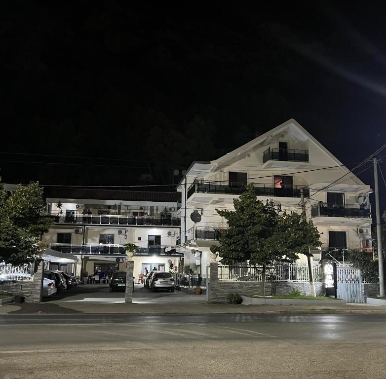 Budova, kde se aparthotel nachází