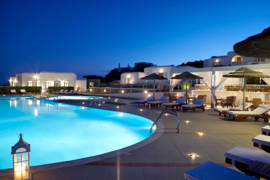 Bazén v ubytování Hotel Mediterranean nebo v jeho okolí