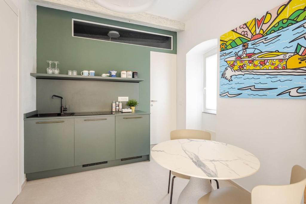 Кухня или мини-кухня в ItalHouse exclusive apt in the center Riomaggiore

