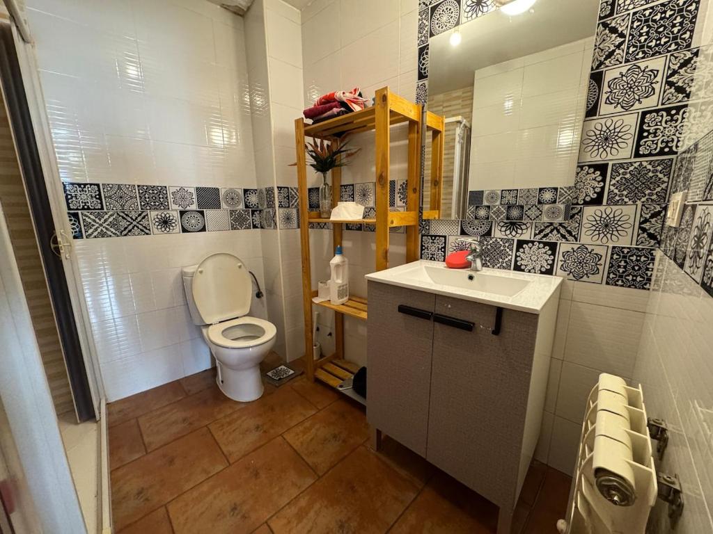 Koupelna v ubytování Casa acogedora en el centro histórico de Cuéllar