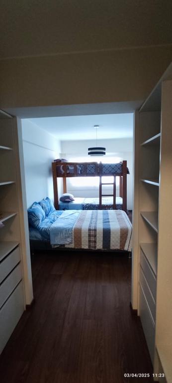 Postel nebo postele na pokoji v ubytování douha mi departamento de 3 habitaciones