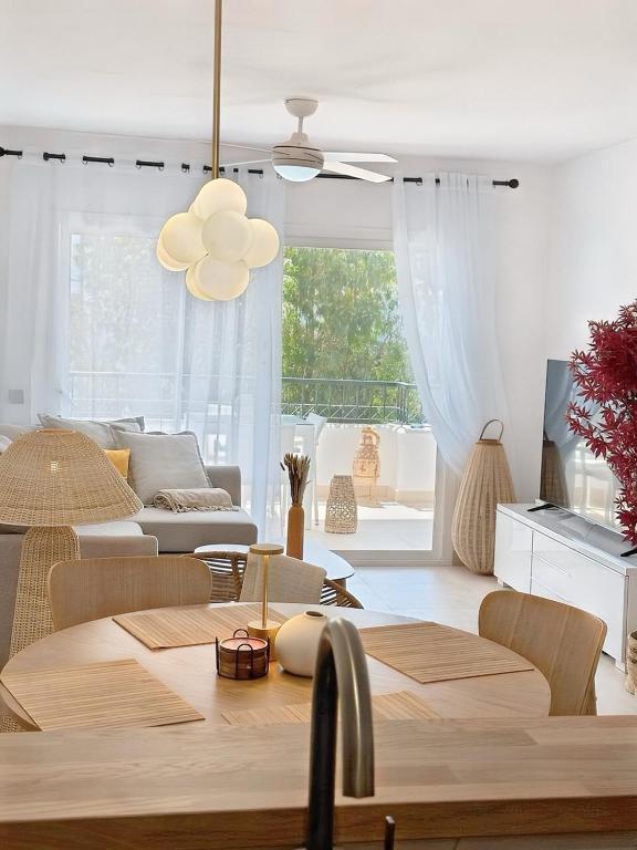 The seller provided a video that captures bright green grass, wildlife ... - Peaceful Apartment Living