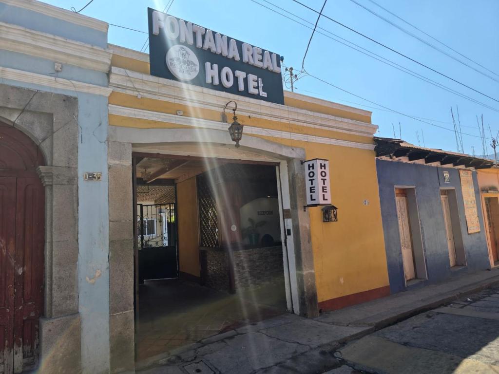 a building with a sign for a hotel at Hotel Fontana Real in Quetzaltenango
