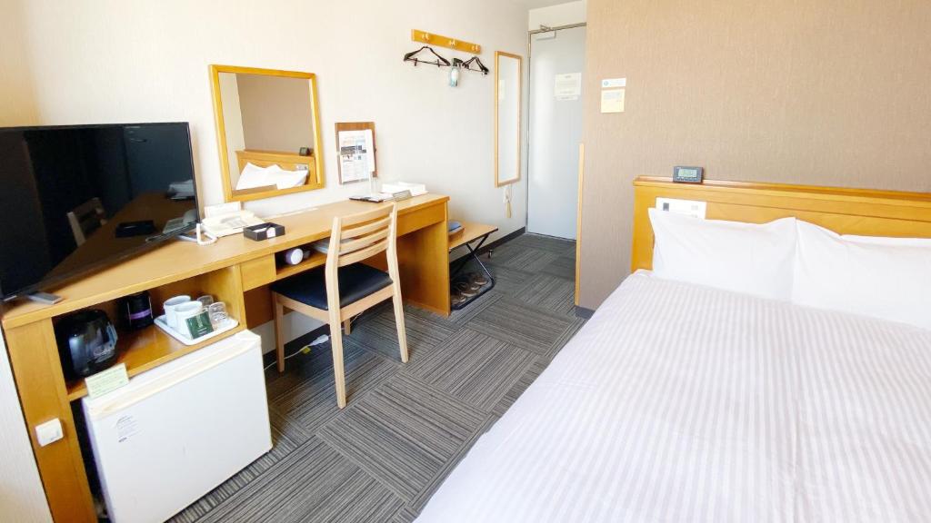 Sjónvarps- og/eða afþreyingartæki á Hotel Route-Inn Yokkaichi