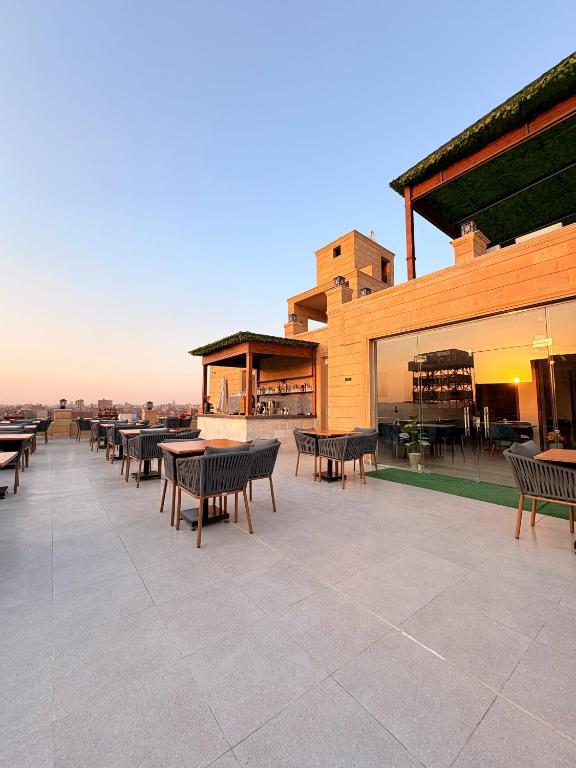 Balkón nebo terasa v ubytování Three Pyramids Boutique Hotel