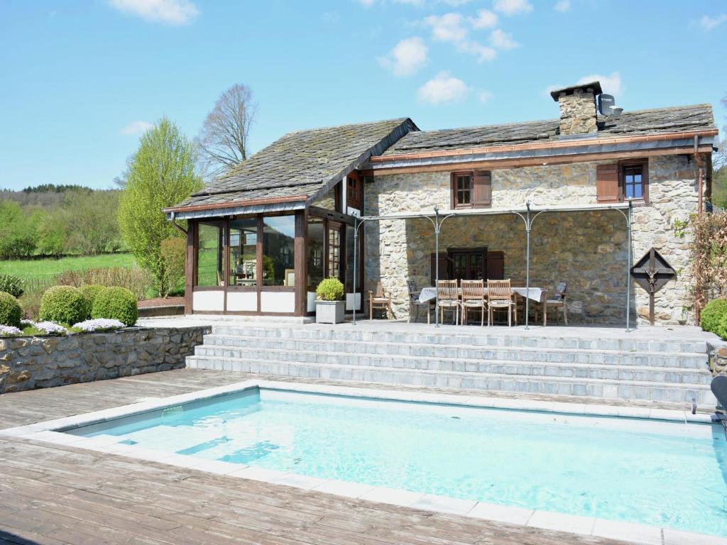 Kolam renang di atau dekat dengan Farmhouse in Belgium near Lake Coo & Jacuzzi