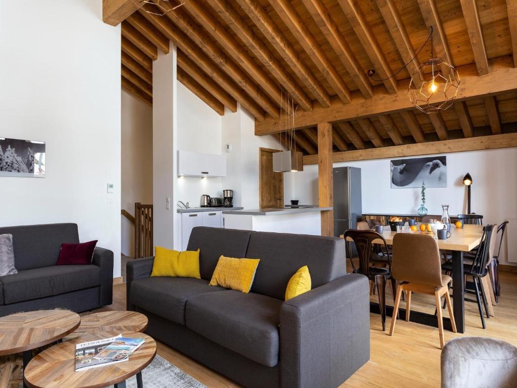 Photo de la galerie de l'établissement Apartment in Plagne 1800 with Ski-In Ski-Out, à Mâcot La Plagne