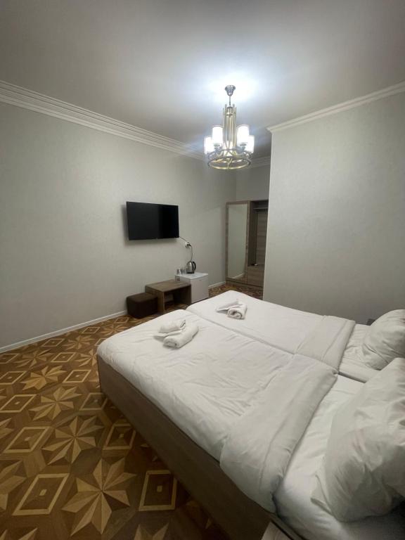 Postel nebo postele na pokoji v ubytování Hotel Tiflis Town