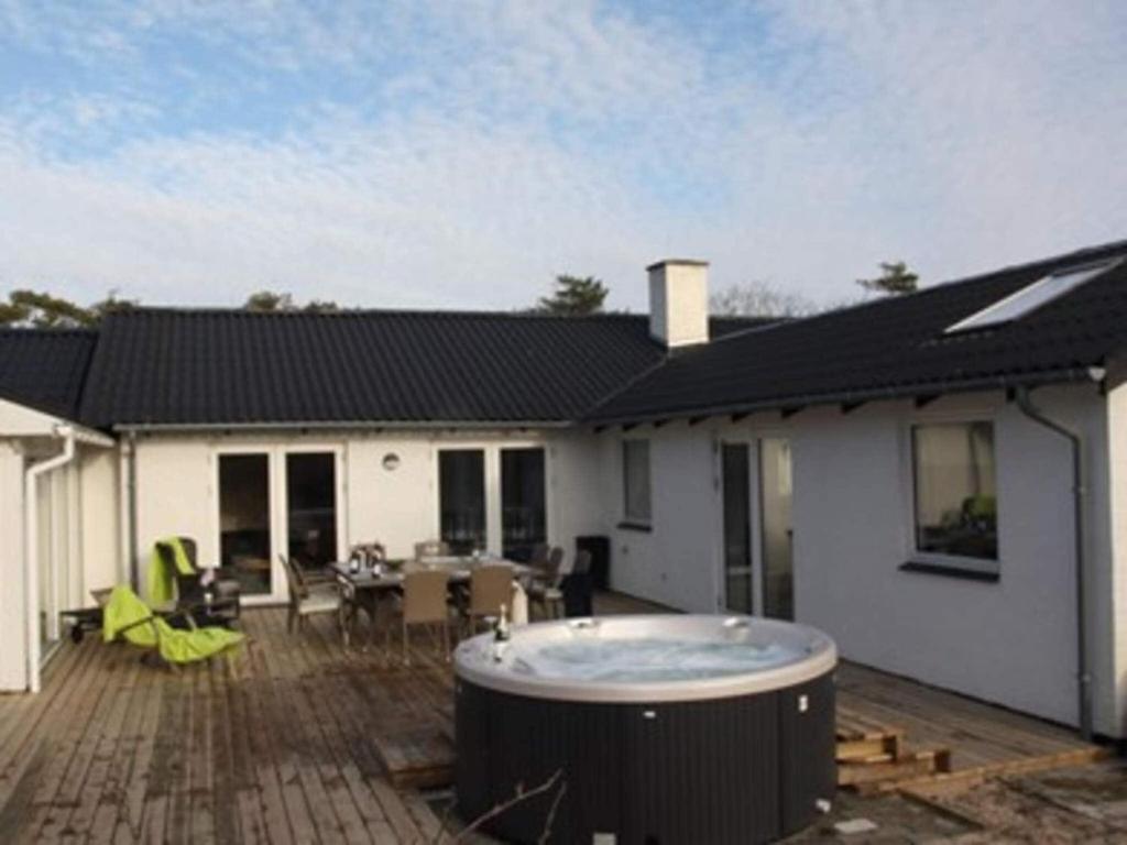 a house with a hot tub in the yard at Luxury Retreat in Blavand - By Traum Ferienwohnungen in Blåvand