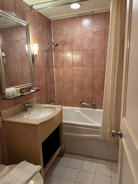 Koupelna v ubytování Erin Hotel