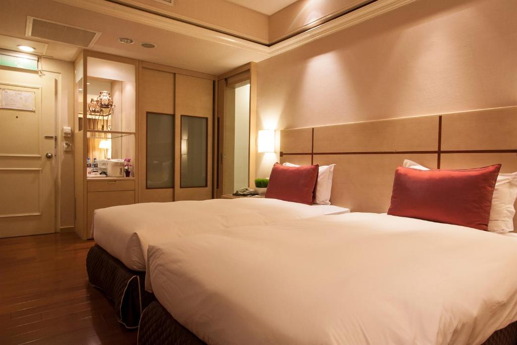 Postel nebo postele na pokoji v ubytování Erin Hotel