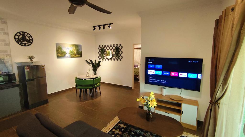 TV a/nebo společenská místnost v ubytování The Bukit Resort Langkawi