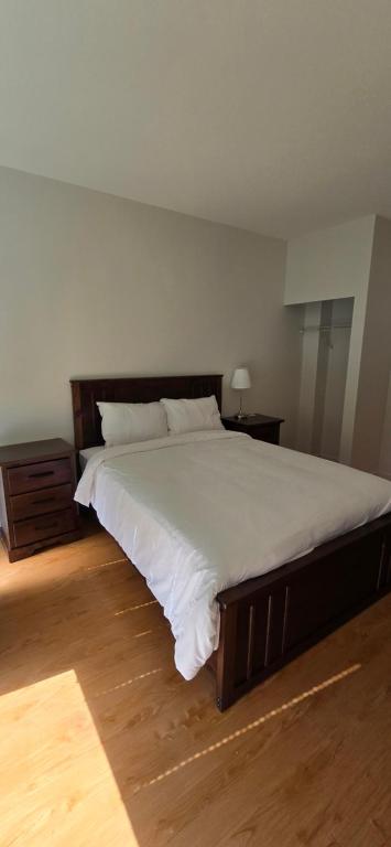 Postel nebo postele na pokoji v ubytování New Royal Inn