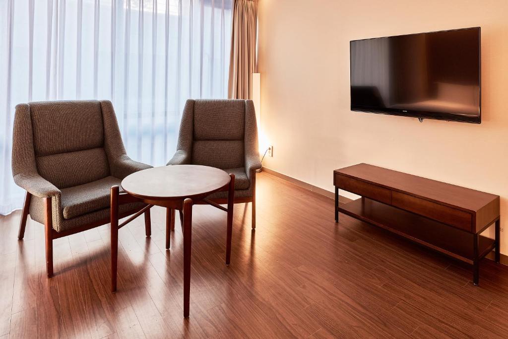 TV a/nebo společenská místnost v ubytování Hotel Thomas Myeongdong