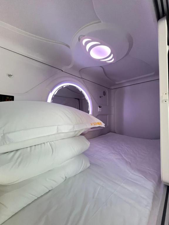 Katil atau katil-katil dalam bilik di Yunduo Jinxiu Space Capsule Hotel & Kunming South Railway Station Branch