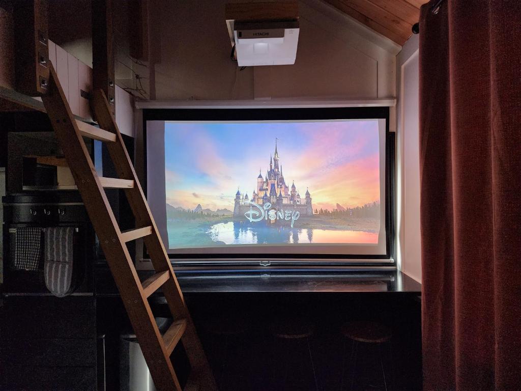 A Stone's Throw From Town Tiny Home - Resim 3