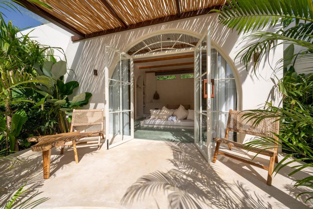 Mayiki Boutique Hotel - 2