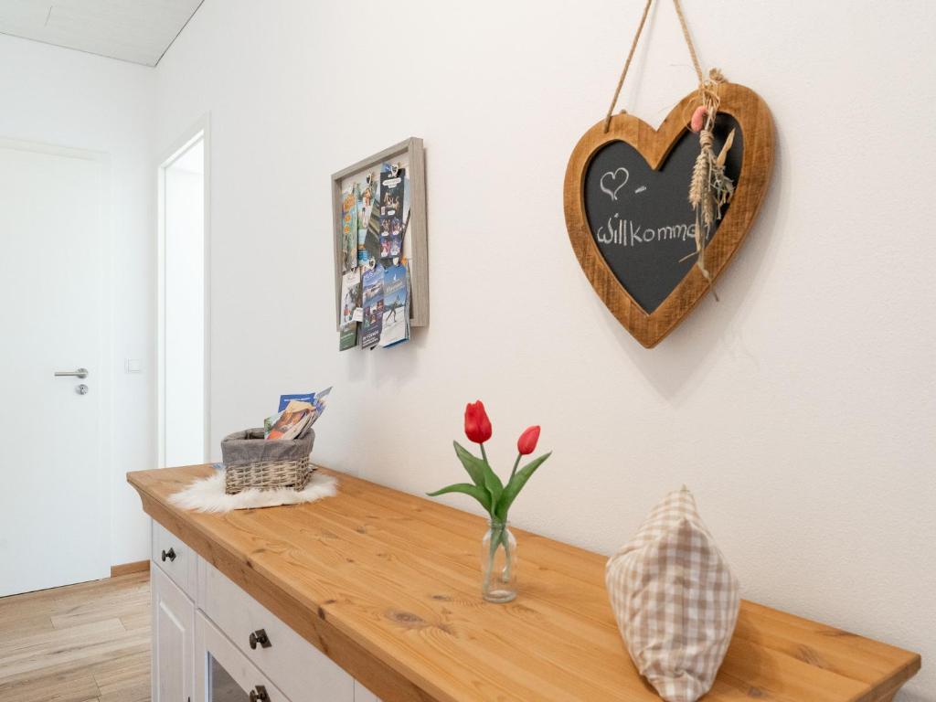 Fotografie z fotogalerie ubytování Ferienwohnung Anemone - 4 Zimmer mit Bergblick & Alpenflair v destinaci Germaringen