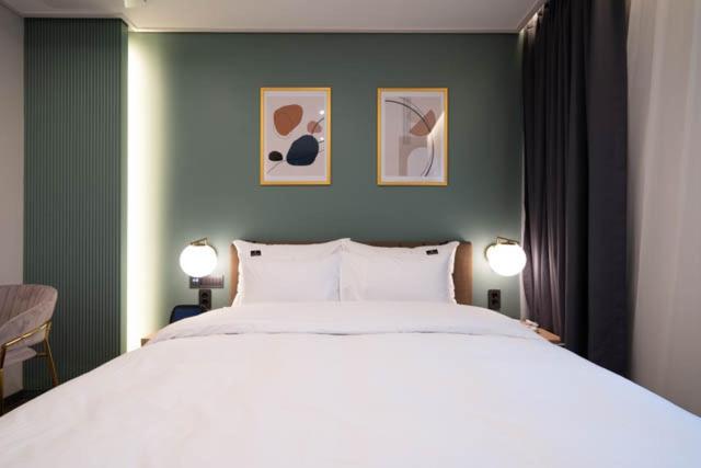 Ένα ή περισσότερα κρεβάτια σε δωμάτιο στο Browndot Hwagok