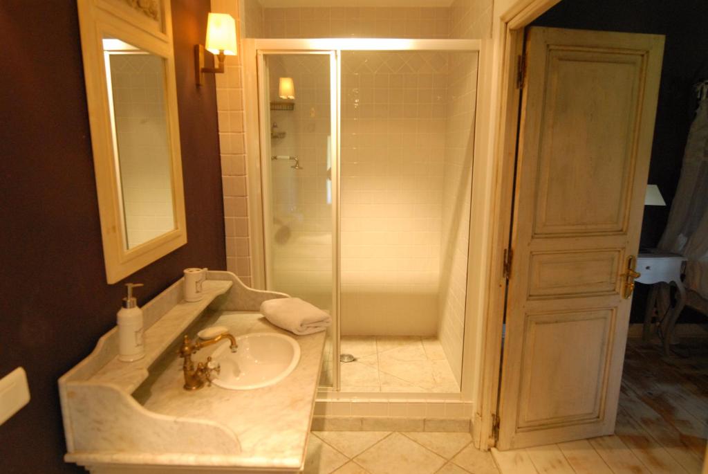 Clos De La Fontaine - Double Room With Private Bathroom