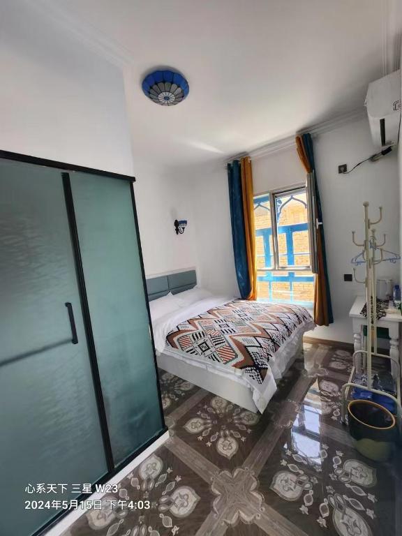 Postel nebo postele na pokoji v ubytování 喀什幸福旅居民宿