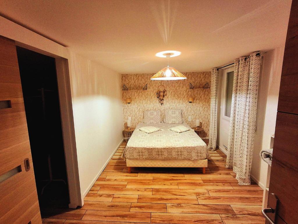 Postel nebo postele na pokoji v ubytování Le 421, Maison d'hôtes Jacuzzi entre amis,familles