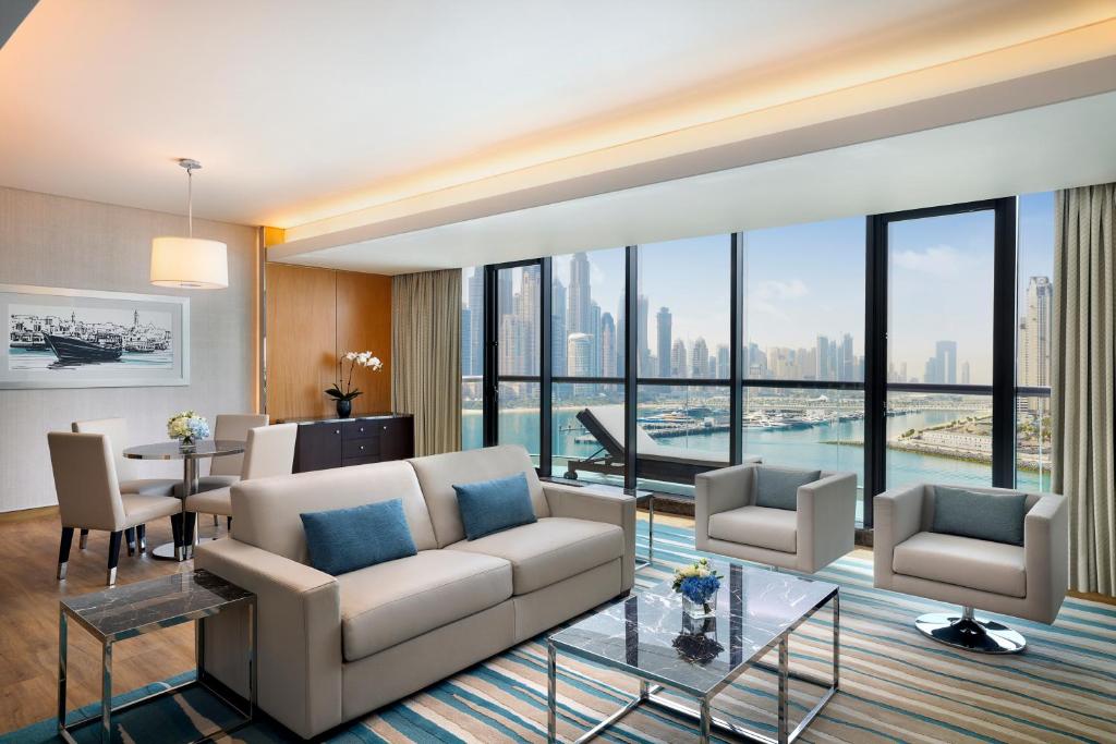 Posezení v ubytování Hilton Dubai Palm Jumeirah