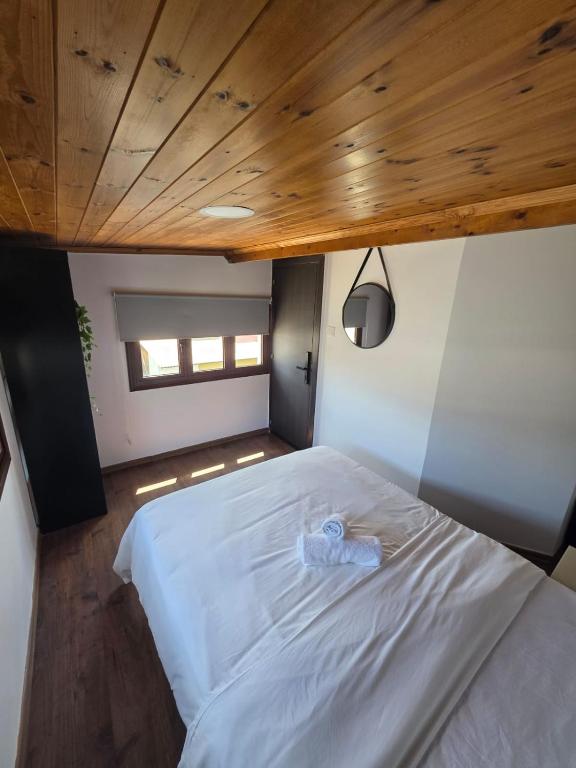 Town centre suites - Economy Double Room