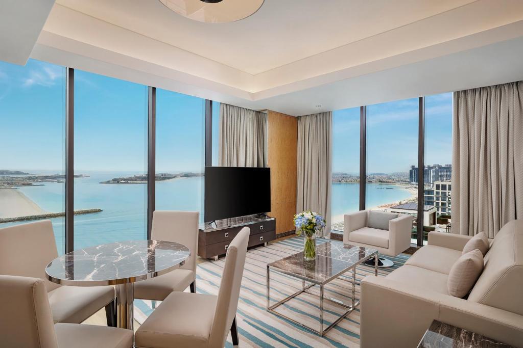 TV a/nebo společenská místnost v ubytování Hilton Dubai Palm Jumeirah