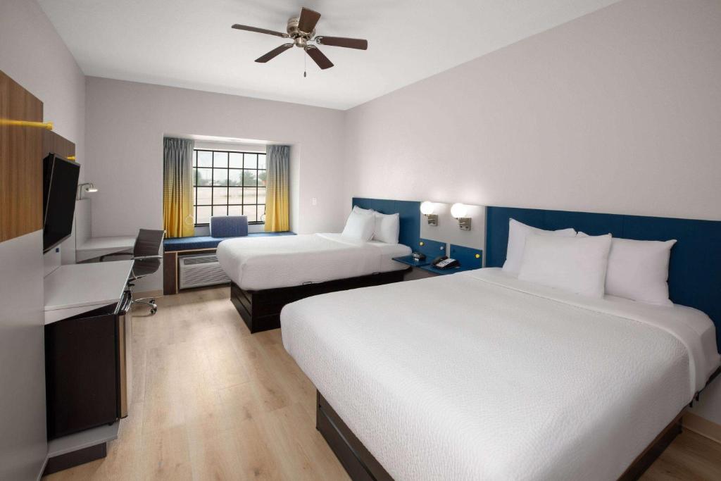 Postel nebo postele na pokoji v ubytování Microtel Inn & Suites by Wyndham Buda Austin South