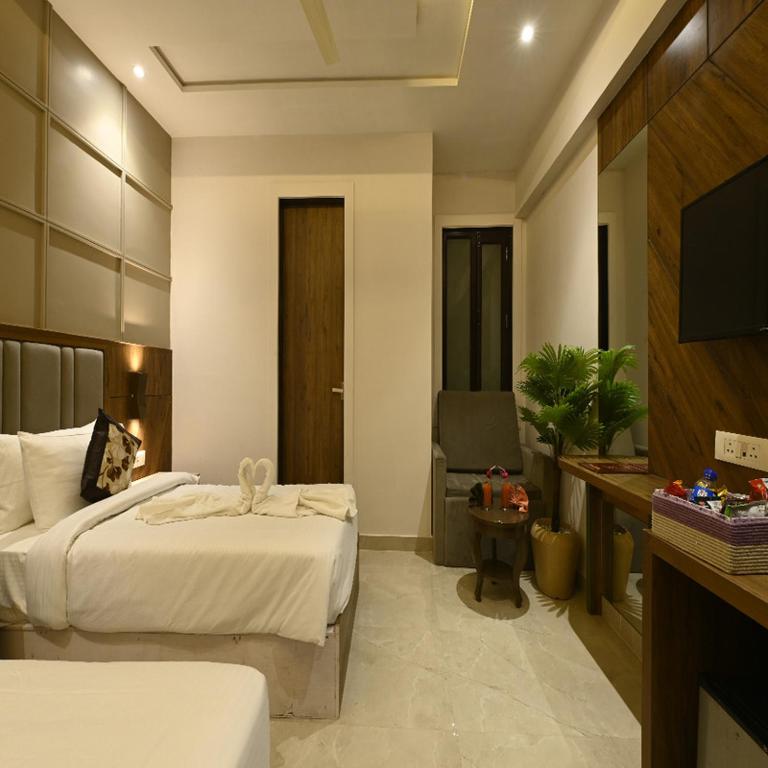 Postel nebo postele na pokoji v ubytování Hotel Avalon Palms Agra