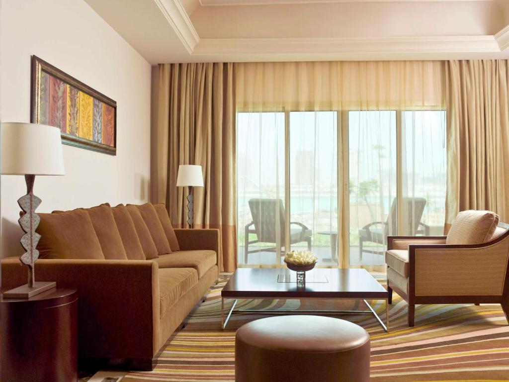 Khu vực ghế ngồi tại Grand Hyatt Doha Hotel & Villas