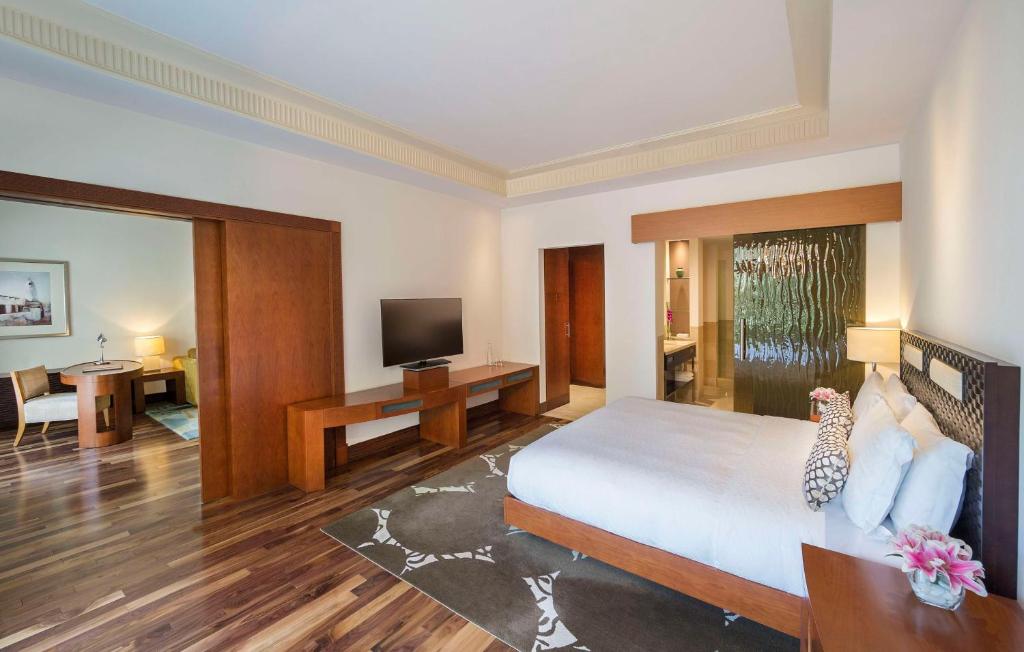 TV/trung tâm giải trí tại Grand Hyatt Doha Hotel & Villas