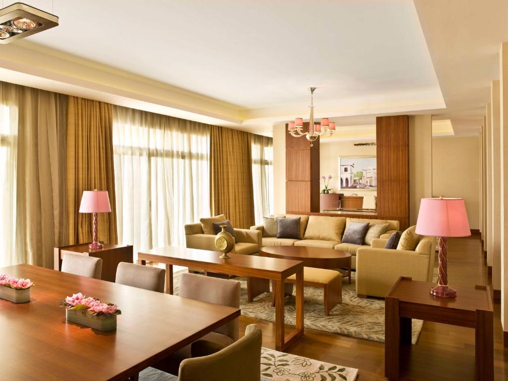 Khu vực ghế ngồi tại Grand Hyatt Doha Hotel & Villas