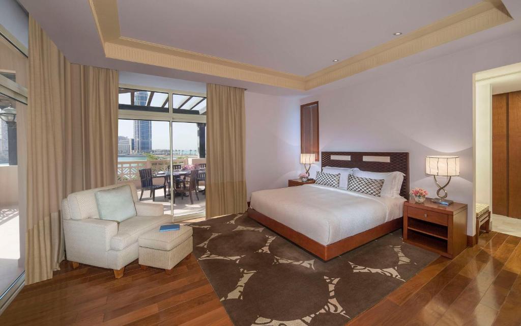 Giường trong phòng chung tại Grand Hyatt Doha Hotel & Villas