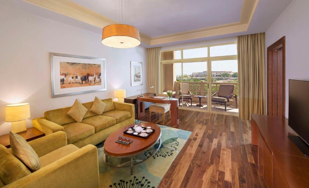 Khu vực ghế ngồi tại Grand Hyatt Doha Hotel & Villas