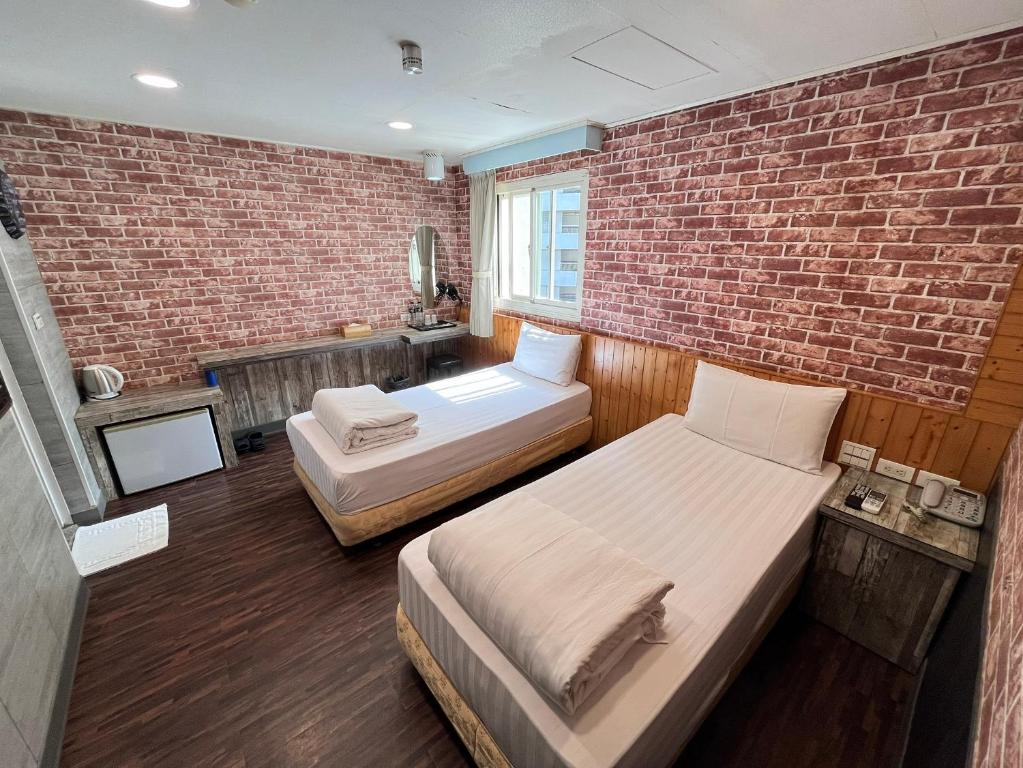 Postel nebo postele na pokoji v ubytování Bin Chen Business Hotel