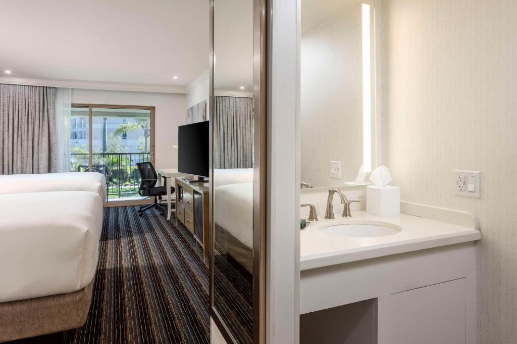 Holiday Inn San Diego Bayside, an IHG Hotel - 