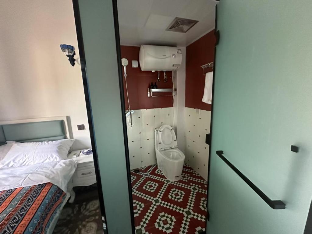 Postel nebo postele na pokoji v ubytování 喀什幸福旅居民宿
