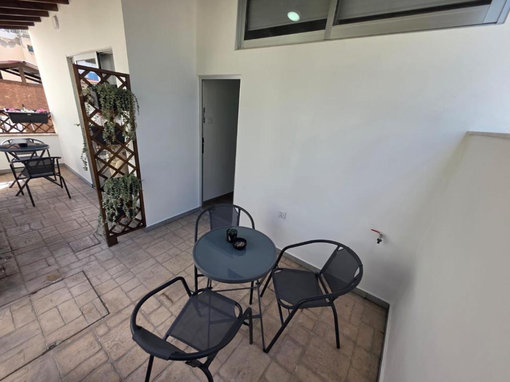 Town centre suites - Queen Room With Balcony