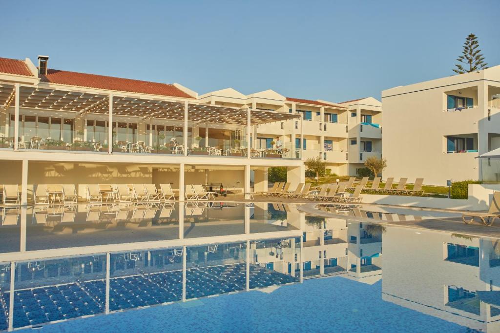 Bazén v ubytování AluaSoul Zakynthos - Adults only - All Inclusive nebo v jeho okolí