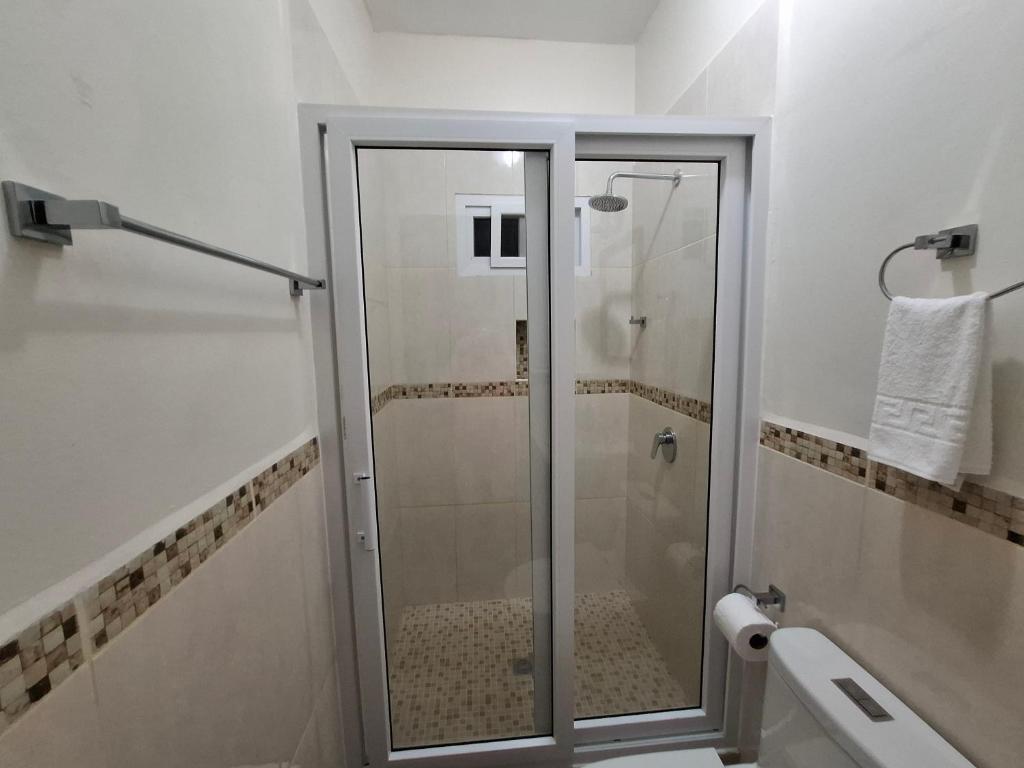 Ένα μπάνιο στο Maho's Apartamentos