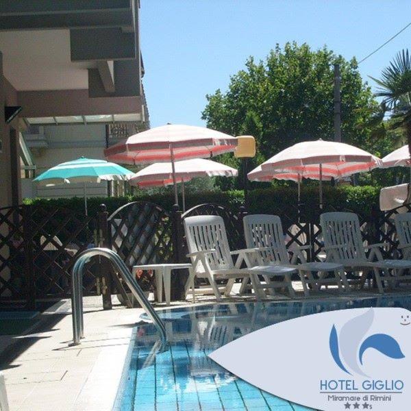 Bazén v ubytování Hotel Giglio nebo v jeho okolí