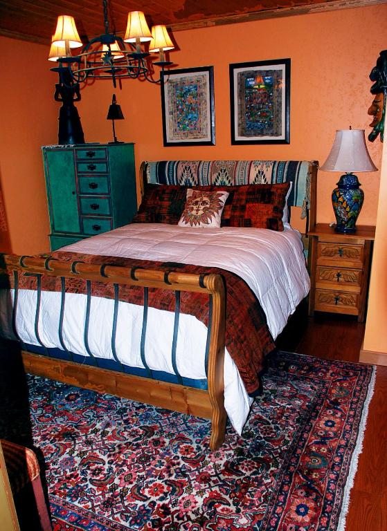 Letto o letti in una camera di Sierra Trails Inn