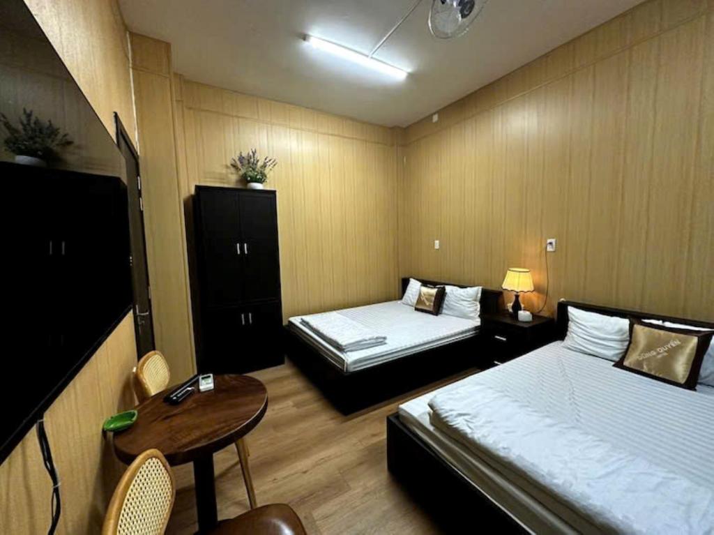 Postel nebo postele na pokoji v ubytování Dũng Quyến Homestay