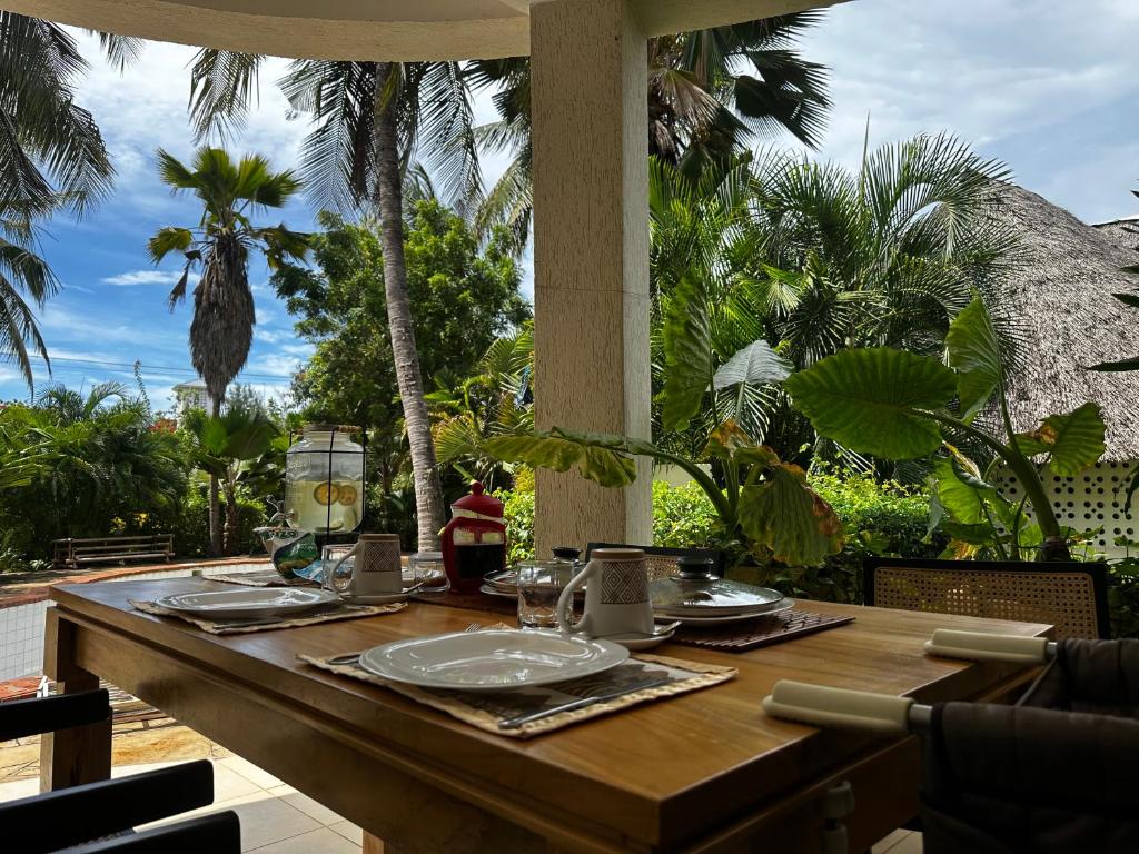 Zahrada ubytování Diani Hideaway Beach Villa, private pool, air conditioning and WiFi