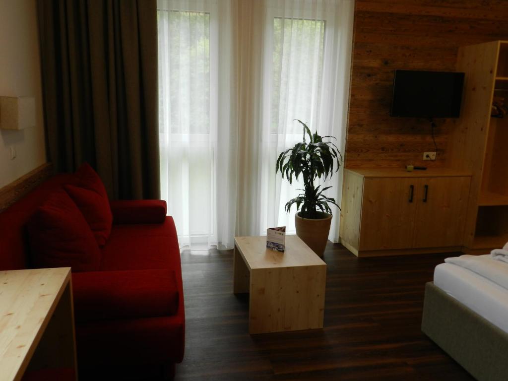 TV a/nebo společenská místnost v ubytování Freinerhof & Wellness